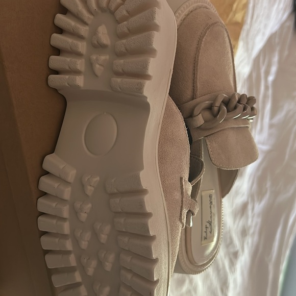 New shoes in the box - Picture 4 of 8